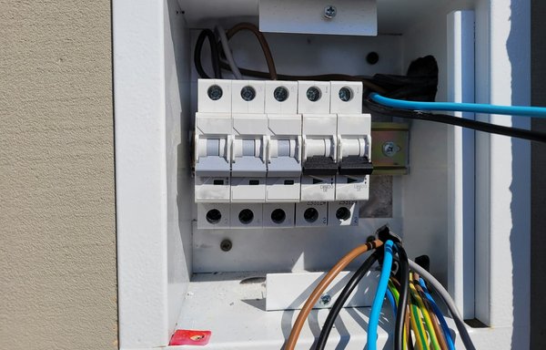 Disjoncteur différentiel moins cher : combien cela coûte vraiment ?