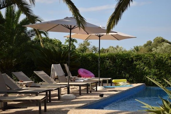 Comment choisir les meilleurs parasols pour une piscine ensoleillée ?